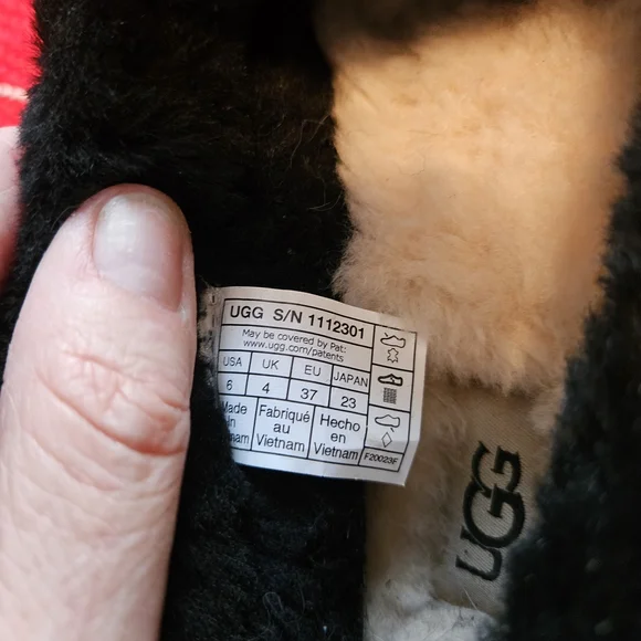 UGG Women's Black Fuzzy Slippers - Picture 5 of 5